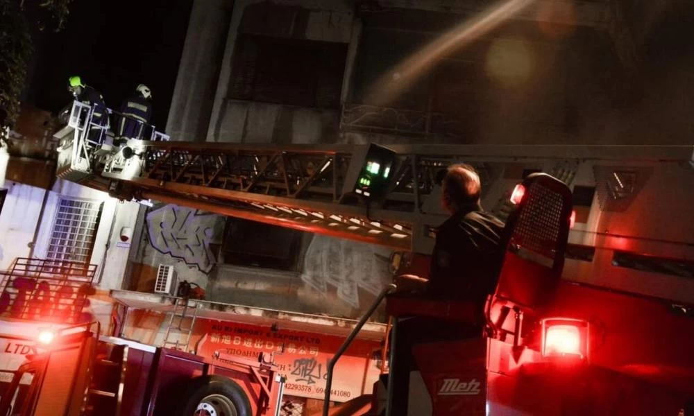 Θεσσαλονίκη: Συναγερμός στην Πυροσβεστική-Φωτιά σε διώροφη κατοικία